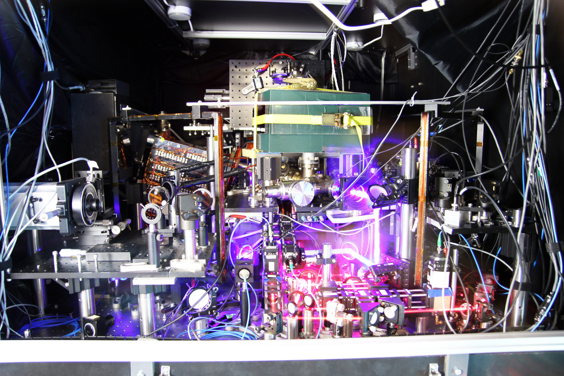 jila-strontium-atomic-clock-sets-new-record