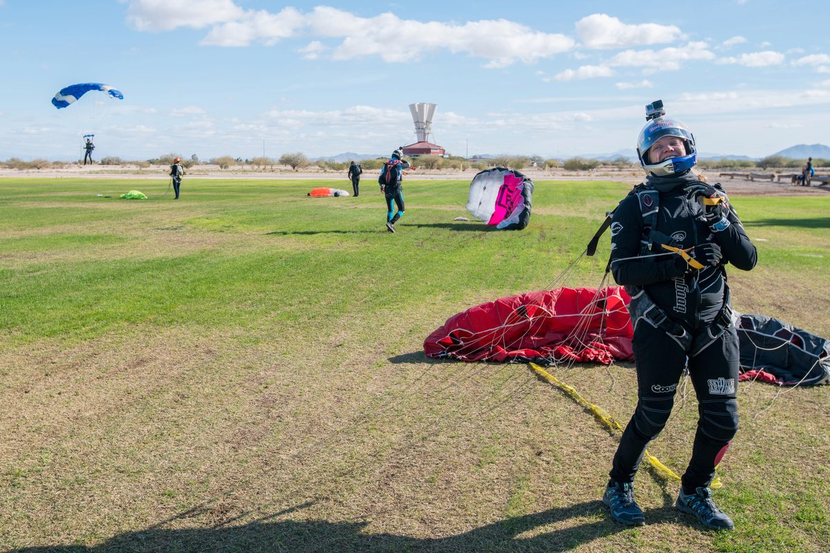 amy-chmelecki-leads-womens-vertical-world-record-skydive-in-eloy-az