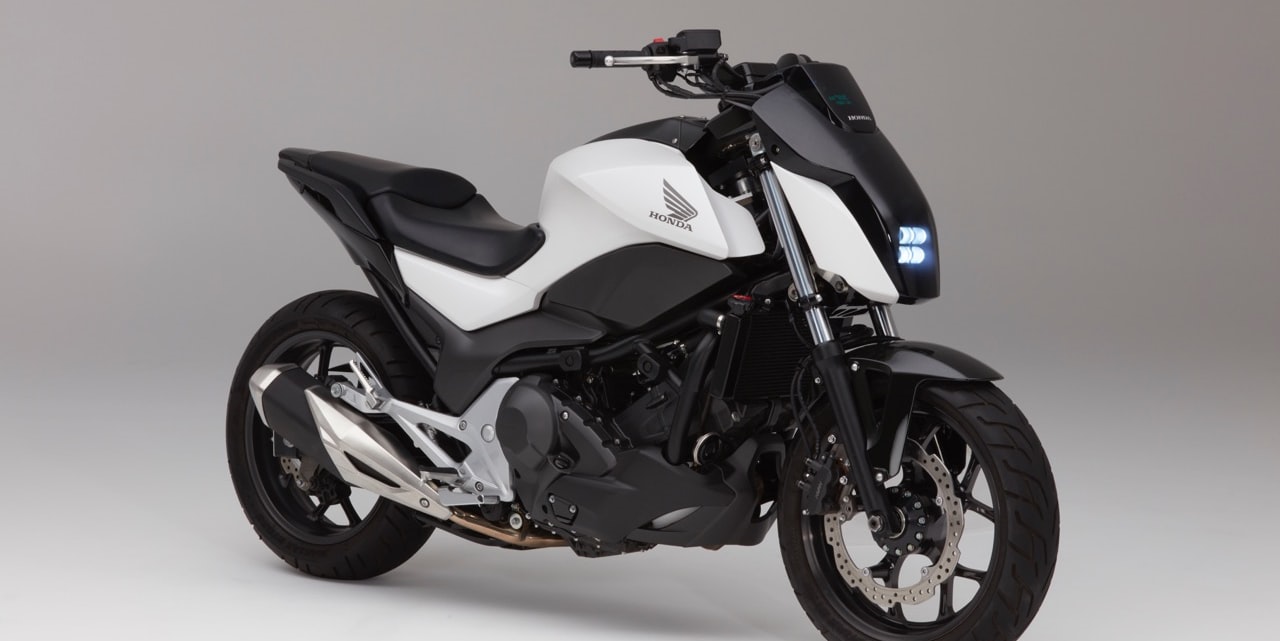 at-ces-2017-in-las-vegas-honda-revealed-its-riding-assist-which-can-balance-itself-and-reduce-the