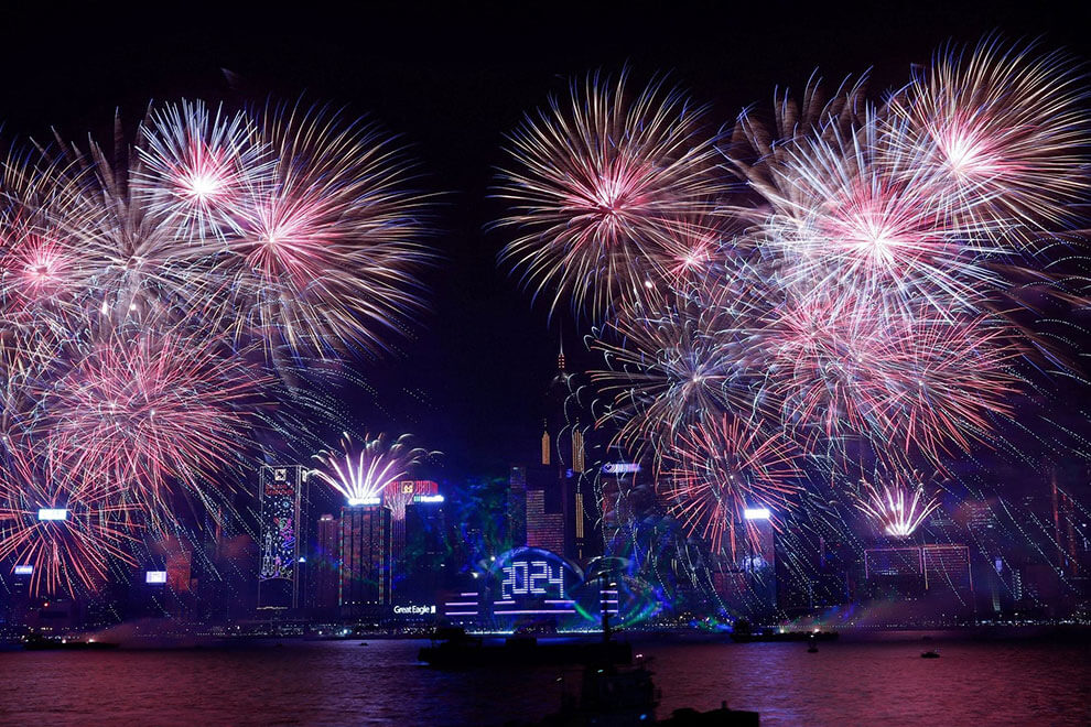 Fireworks explode over Victoria Harbour to celebrate the New Year in Hong Kong. REUTERS/Tyrone Siu