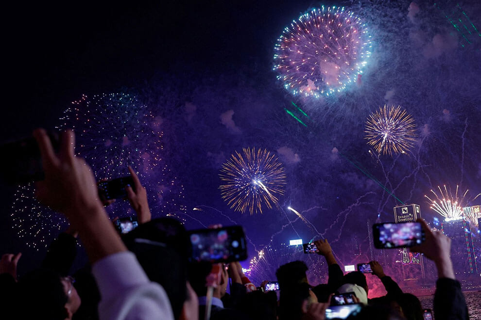 Fireworks explode over Victoria Harbour to celebrate the New Year in Hong Kong. REUTERS/Tyrone Siu