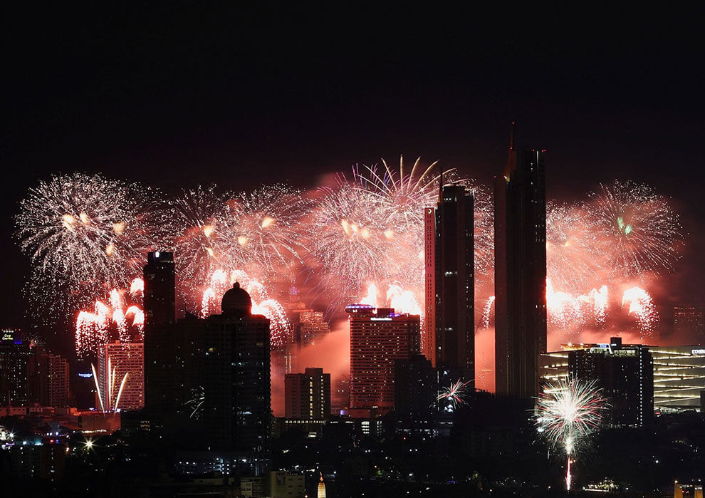 Fireworks explode during the New Year celebrations, in Bangkok, Thailand. REUTERS/Chalinee Thirasupa