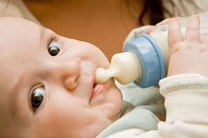 پوسیدگی دندان کودک در اثر شیشۀ شیر