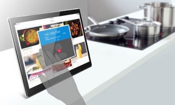 تبلت اندرویدی ۱۷ اینچی آلکاتل، ابزاری مناسب برای آشپزخانه