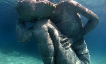 پرده‌برداری از بزرگ‌ترین مجسمه جهان در زیر آب