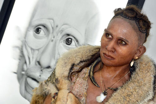 یک هنرمند آرایشگر نمایشگاهی از چهره انسان‌های ماقبل تاریخ برگزار کرده است