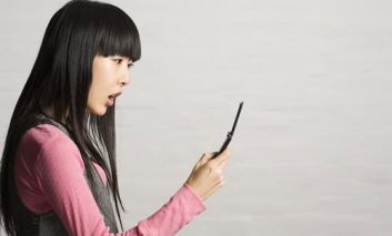 گوشی هوشمند چه بلایی بر سر ستون فقرات شما می‌آورد؟