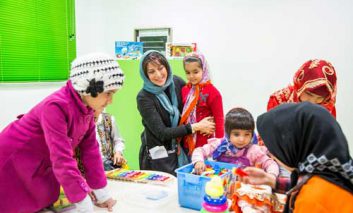 مهتاب کرامتی سفیر کودکان امید: صدای نابینایان را رساتر به گوش همه برسانیم