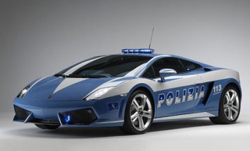 سریع‌ترین و شکست‌ناپذیرترین اتومبیل‌های پلیس جهان