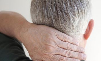 ۳ روش برای بهبود درد گردن