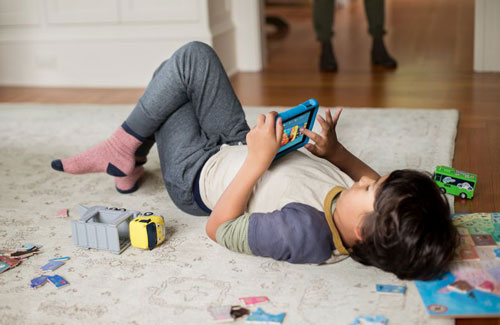کودکان زیر ۱۳ سال معمولا ۲ ساعت در روز مشغول بازی با ابزار موبایل هستند