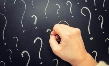 ۱۰ تفکر اشتباه که باعث می‌شوند از نظر روحی، قوی نباشید