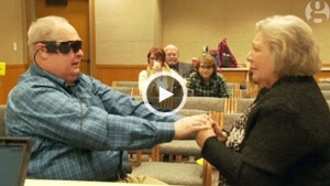 مرد نابینایی که پس از ۱۰ سال، همسرش را دید + ویدیو