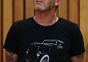 نوازنده سابق گروه AC/DC به دلیل تهدید به قتل، مجرم شناخته شد