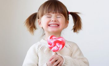 آیا مصرف خوراکی‌های شیرین باعث بیش‌فعالی کودکان می‌شود؟