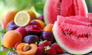 آیا خوردن بیش از حد میوه خطرناک است؟