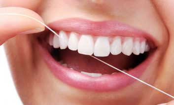 واترپیک یا نخ دندان؛ کدام بهتر است؟