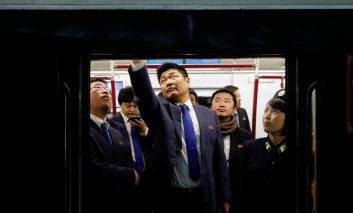 سوار بر عمیق‌ترین متروی دنیا با قوانینی عجیب؛ متروی کره شمالی