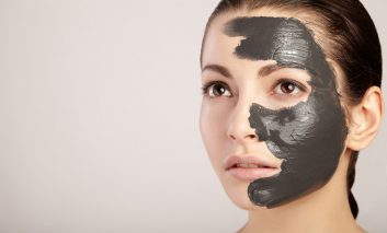 روش تهیه ماسک زغال برای پاکسازی صورت در منزل