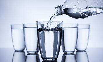 روزانه چه مقدار آب باید نوشید؟