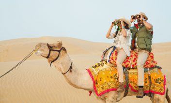 تور صحرایی هند در بیابان تار؛ تجربه داغ ماجراجویی با شترسواری و صحرانوردی
