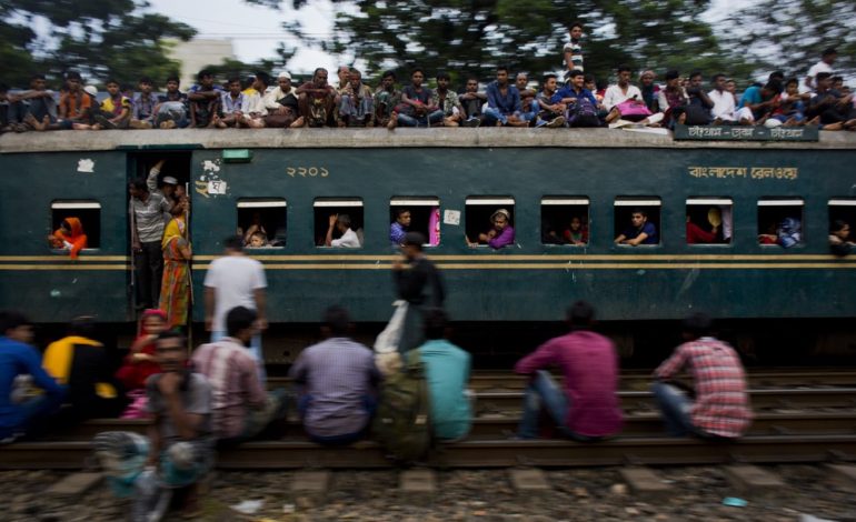 انفجار جمعیت در قطارهای بنگلادش