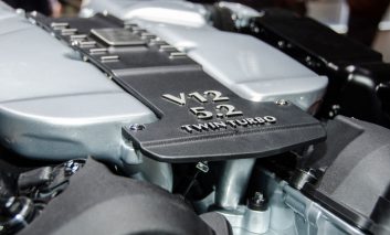 کدام موتور مدل DB11 بهتر است؟