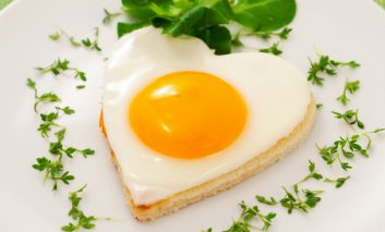 مصرف تخم‌ مرغ می‌تواند بخشی از رژیم غذایی قلب باشد