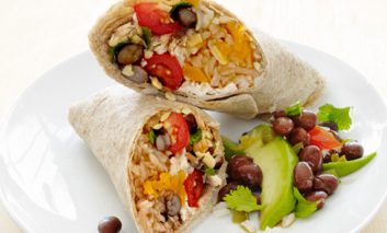 بوریتو مرغ و لوبیا