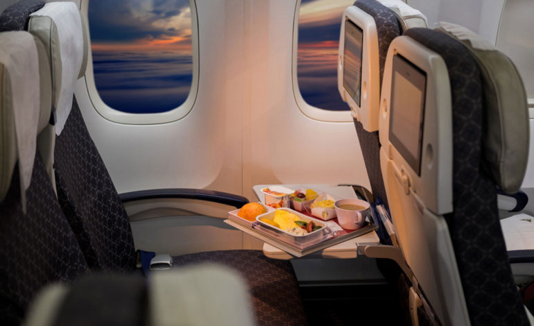 غذاهایی که نباید در هواپیما بخورید