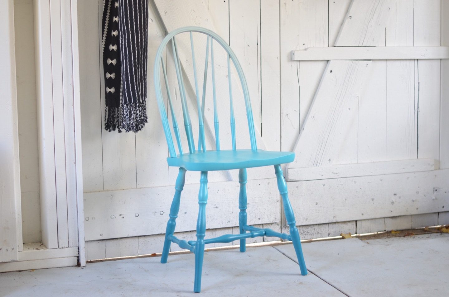 Покрасить стул в серый цвет