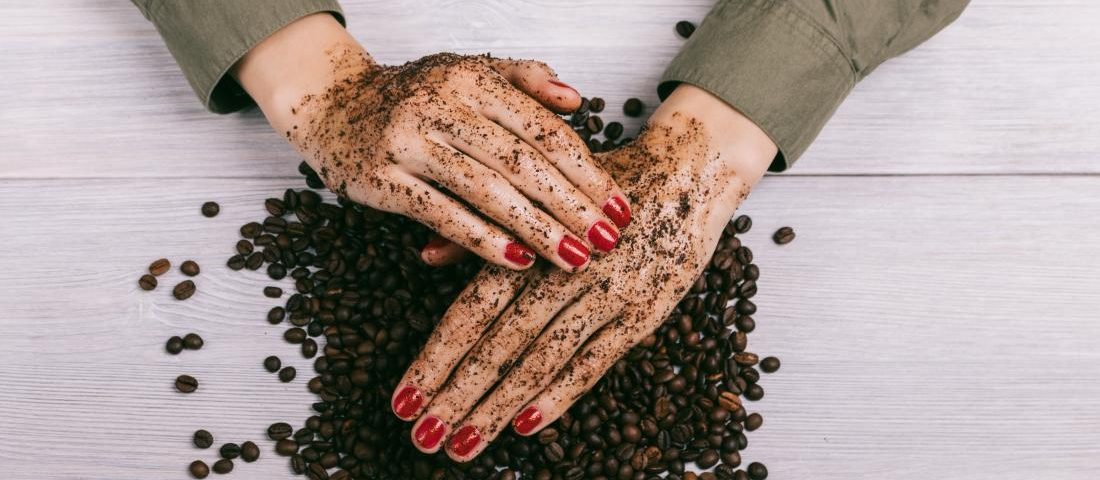 ۸ روش استفاده از قهوه بر روی پوست و مو