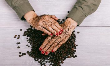 ۸ روش استفاده از قهوه بر روی پوست و مو