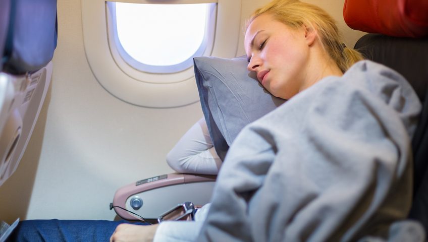 ۱۰ نکته برای داشتن خوابی عمیق در هواپیما!