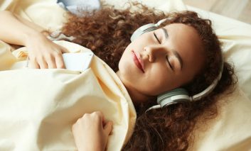 آیا به هنگام خواب موسیقی گوش می‌دهید؟