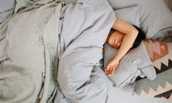 استفاده از پتوهای سنگین برای سهولت خواب