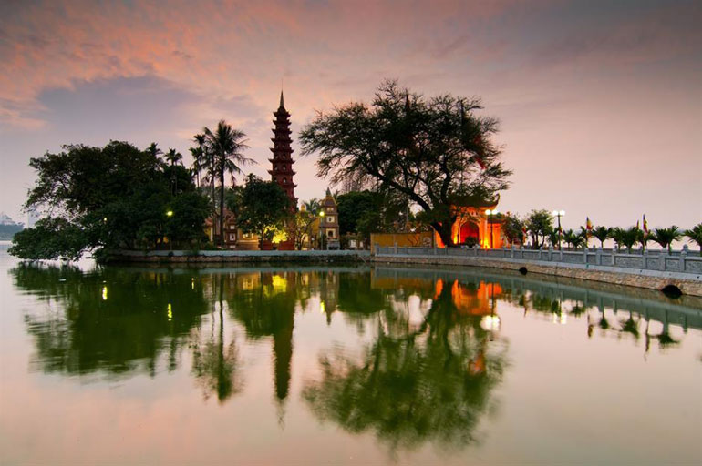 Trán Quóc Pagoda, Hanoi, Vietnam
