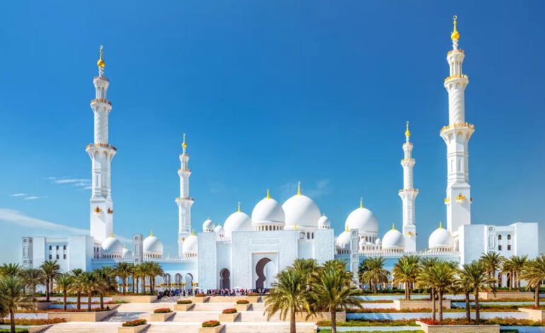 معرفی مسجد بزرگ شیخ زاید ابوظبی
