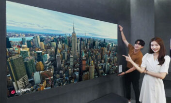 پنل 97 اینچ OLED ال‌جی می‌لرزد تا صدای 5.1 سینمایی را ایجاد کند