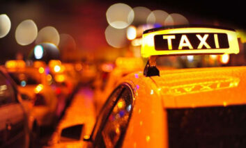 سفرهای درون شهری با تاکسی‌های اینترنتی + کد تخفیف موپُن