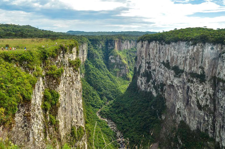 آپاراتوس دا سرا یکی از قدیمی ترین پارک های ملی برزیل