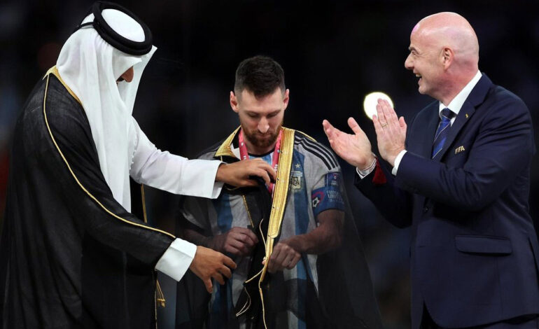 چرا امیر قطر به مسی لباس شنل مانند هدیه داد؟