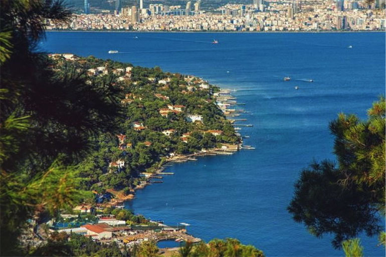نمایی از جزیره بیوک آدا استانبول
