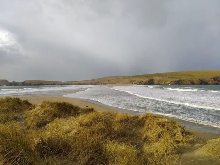 St Ninian's Beach with its tombolo towards the isle submerged in waves.Euronews Travel