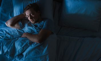 خواب کم یا زیاد؛ کدام برای سلامتی مضر است؟
