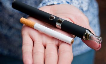 ترک دائمی سیگار با استفاده از سیگارهای الکترونیک | مزایا و حقایق علمی