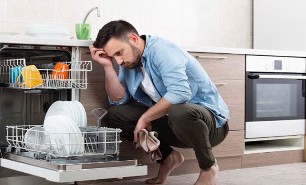 چطور بوی بد ماشین ظرفشویی را از بین ببریم