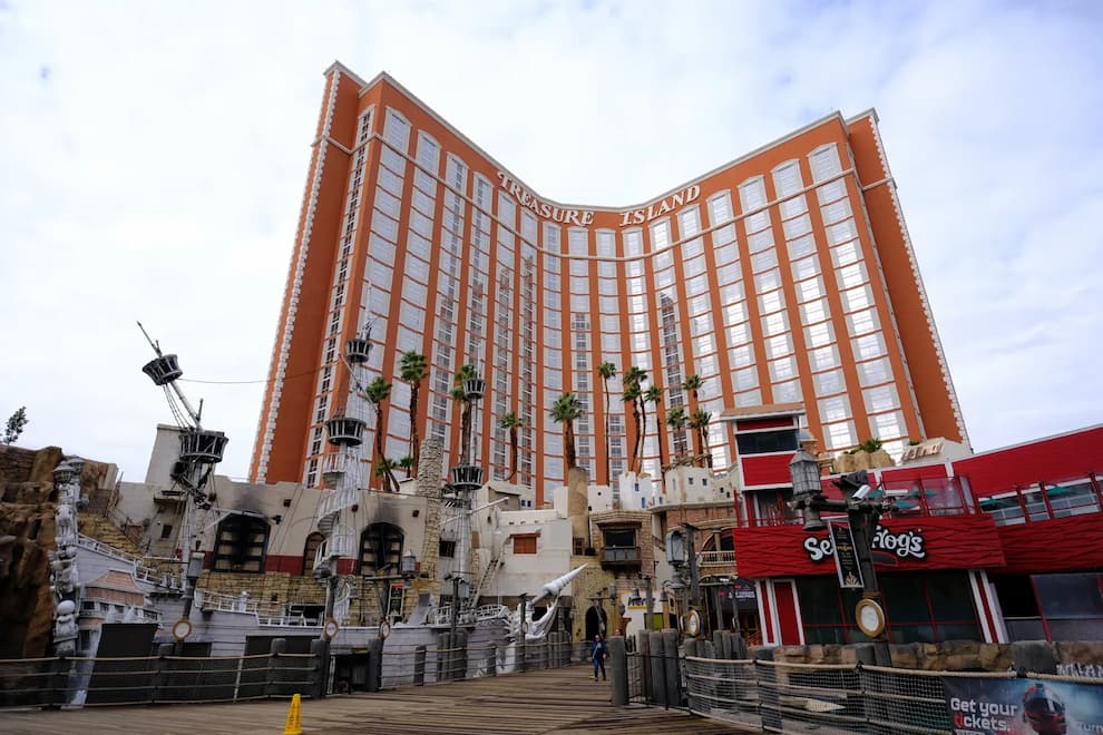 Fujifilm-X-T30-III-sample-photos-Treasure-Island