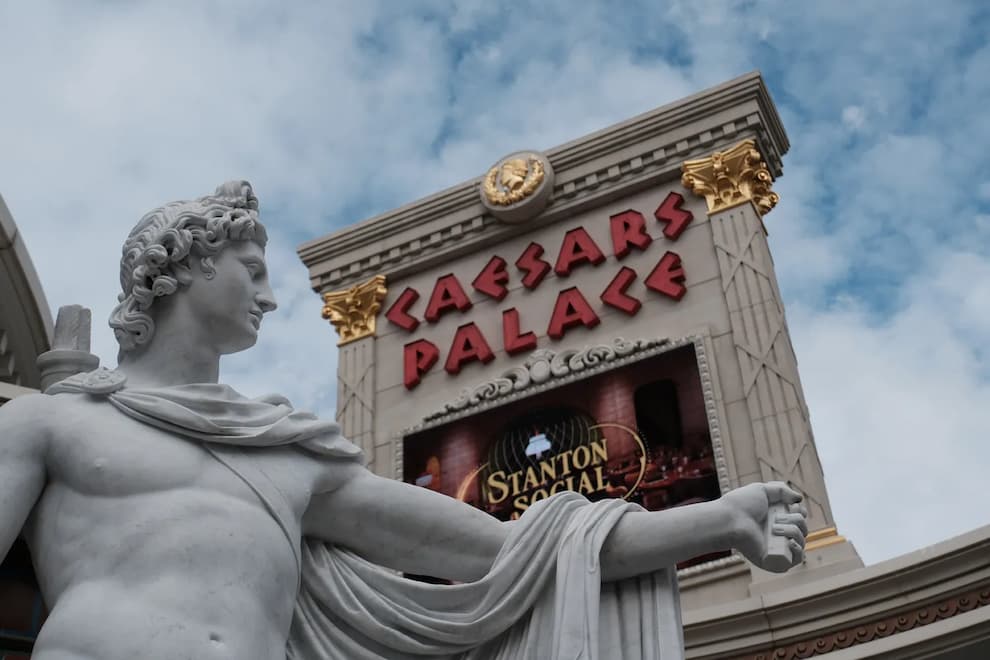 Fujifilm-X-T30-III-sample-photos-statue