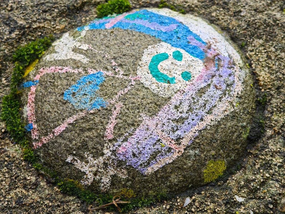 Poco-F8-Ultra-camera-samples-pebble-macro